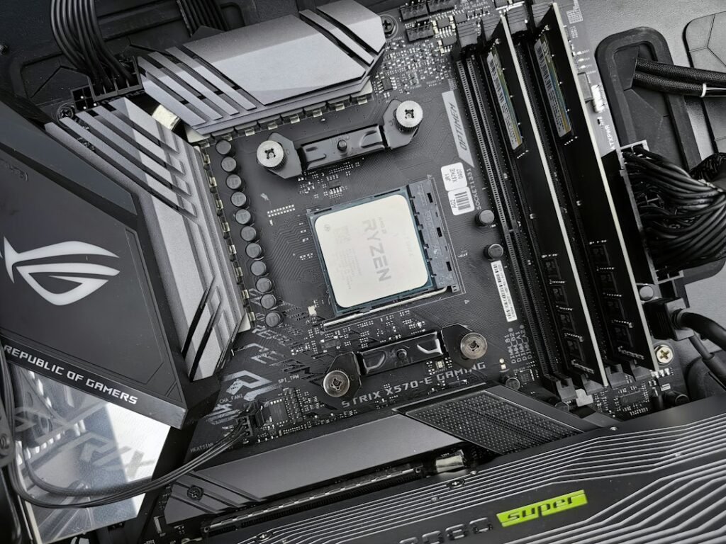 ASUS TUF B650-Plus vs ROG Strix: VRM, радіатори і тест