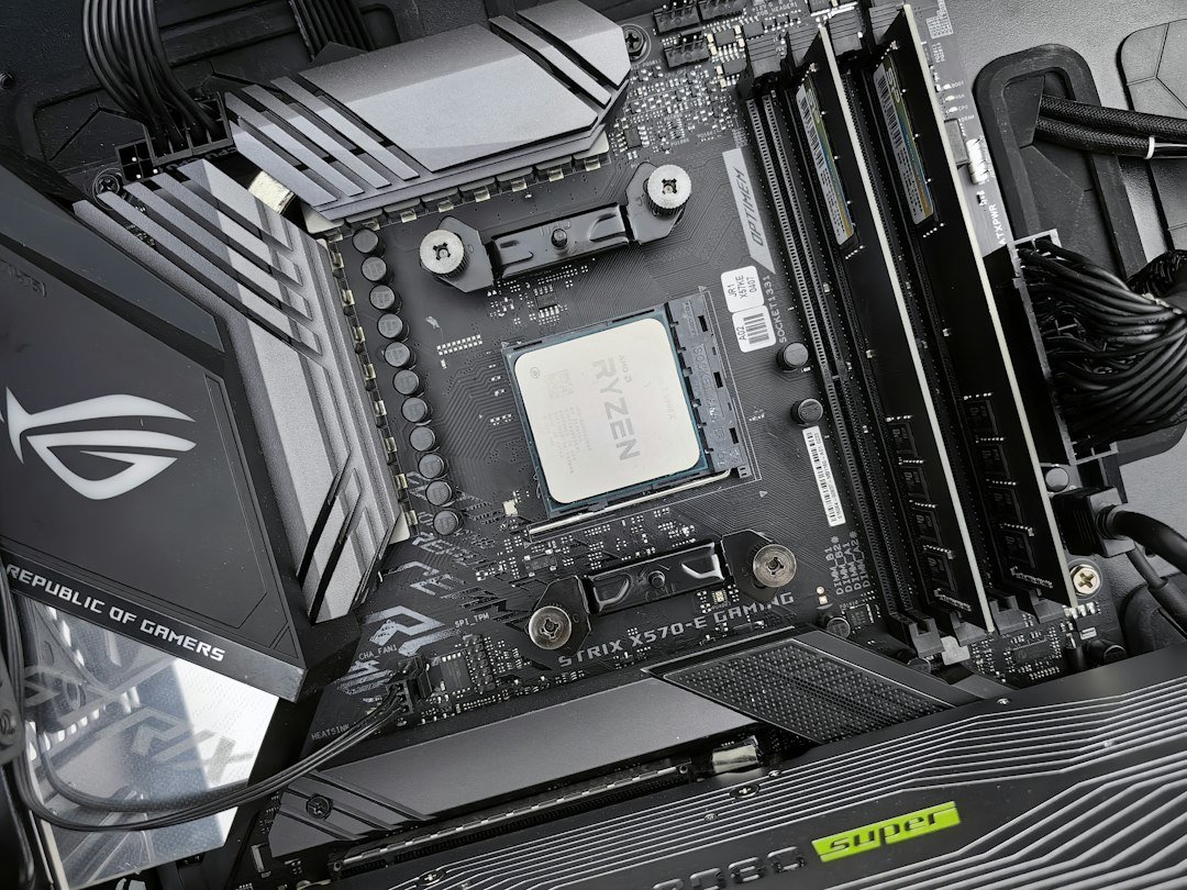 ASUS TUF B650-Plus vs ROG Strix: VRM, радіатори і тест