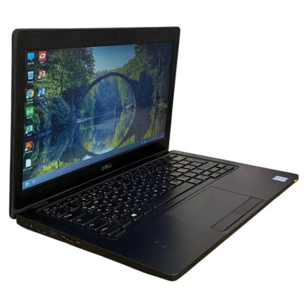 Ноутбук Dell Intel Core i5-7300U 8 GB RAM 240 GB SSD Intel UHD Graphics